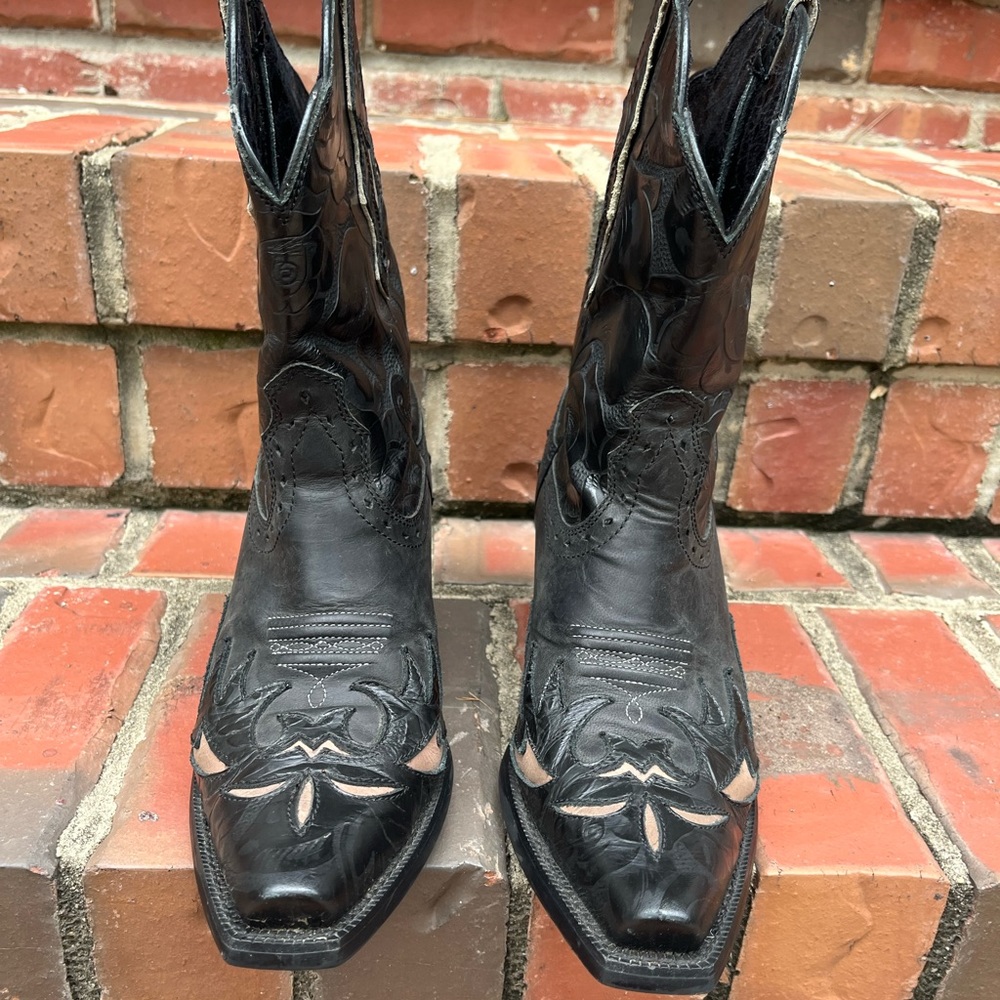 Ariat Dahlia boots size 8.